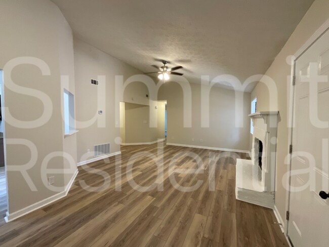 Foto del edificio - 245 Windemere Way