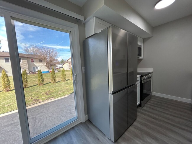 Foto del edificio - Move in Special! Fully Renovated 2-Bedroom...