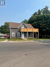 Building Photo - 659 Dolph St N