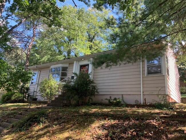 One Story House off Fort Avenue - One Story House off Fort Avenue