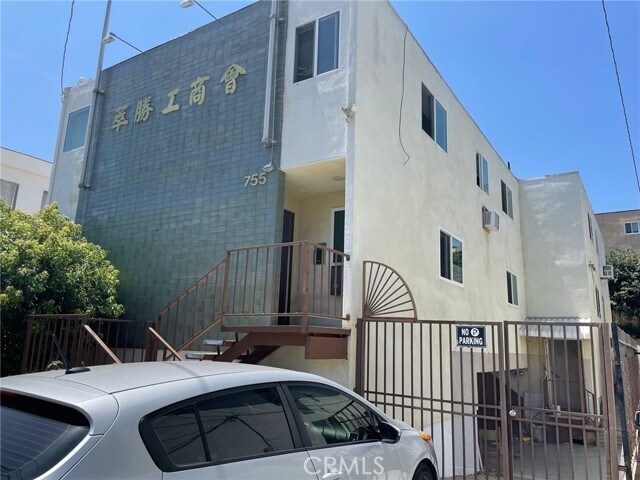 Building Photo - 755 Yale St
