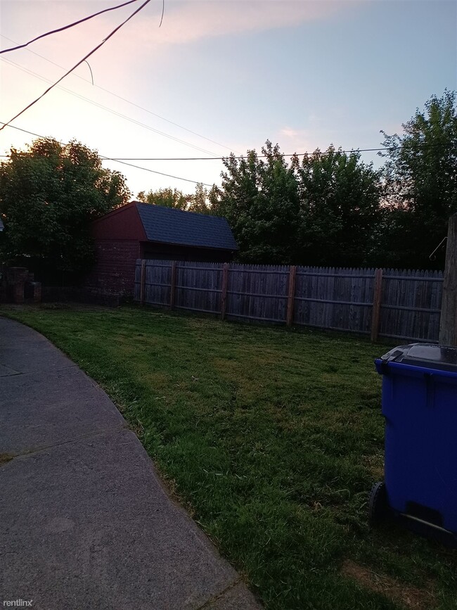 Building Photo - 2 br, 1 bath Duplex - 3604 West 130th Stre...