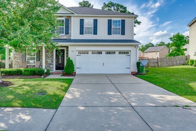 Foto del edificio - Beautiful home on one of Lake Carolina's largest cul-de-sac lots!
