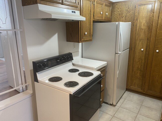 Building Photo - 1120 N Flores St