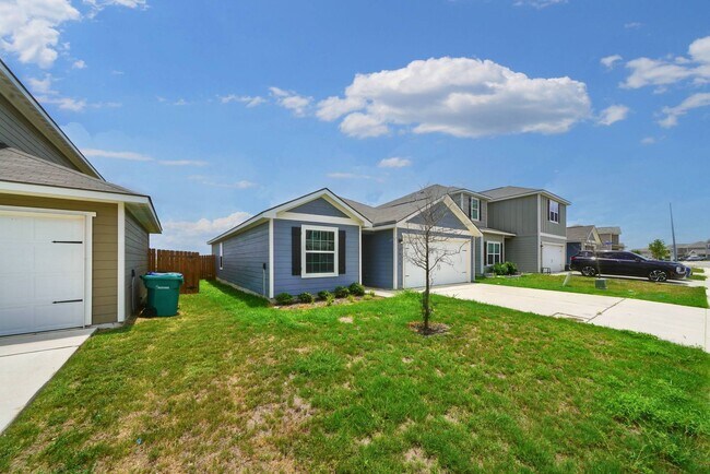 Building Photo - Newer 3-Bedroom. 2-Bathroom Home Now Avail...