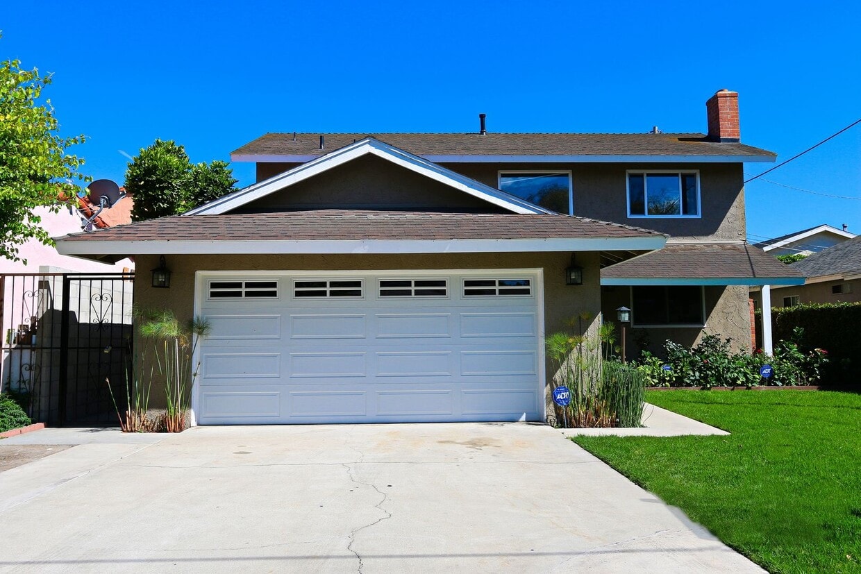 Primary Photo - 12024 Alberta Dr