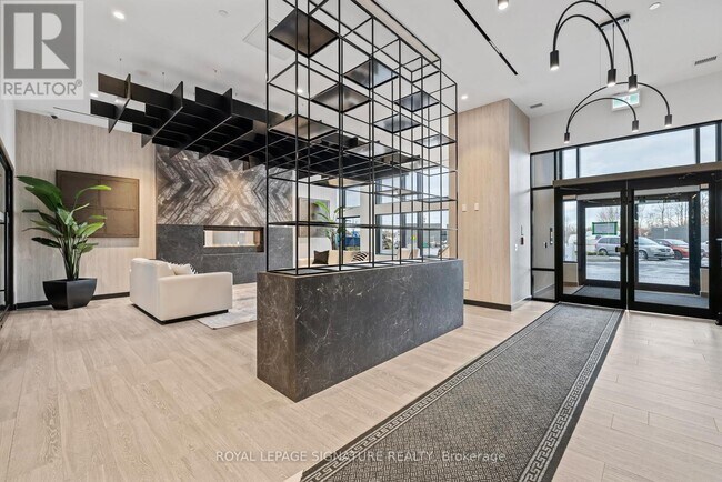 Photo du bâtiment - 8020 Derry Rd