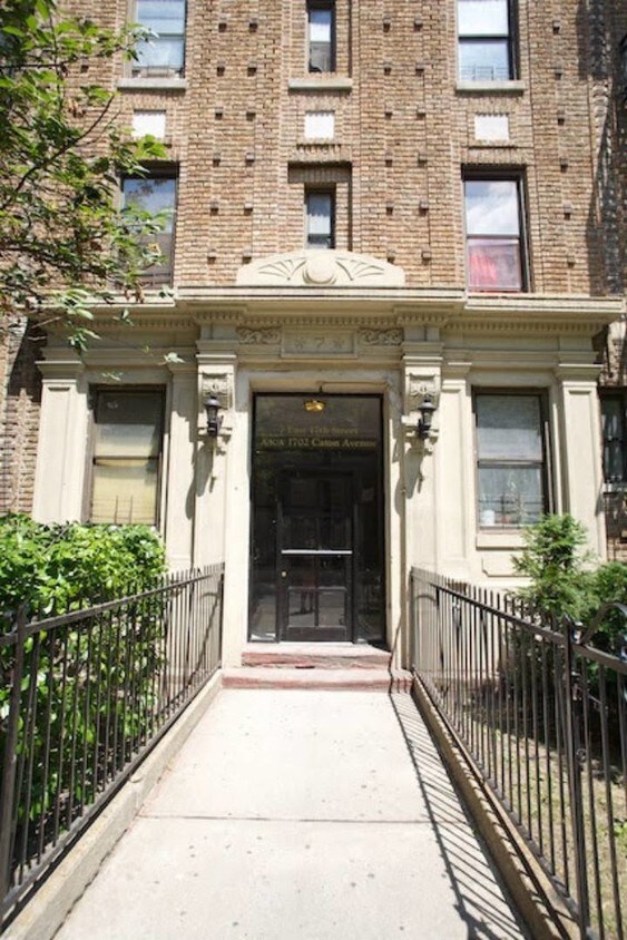 Primary Photo - 1710 Caton Ave