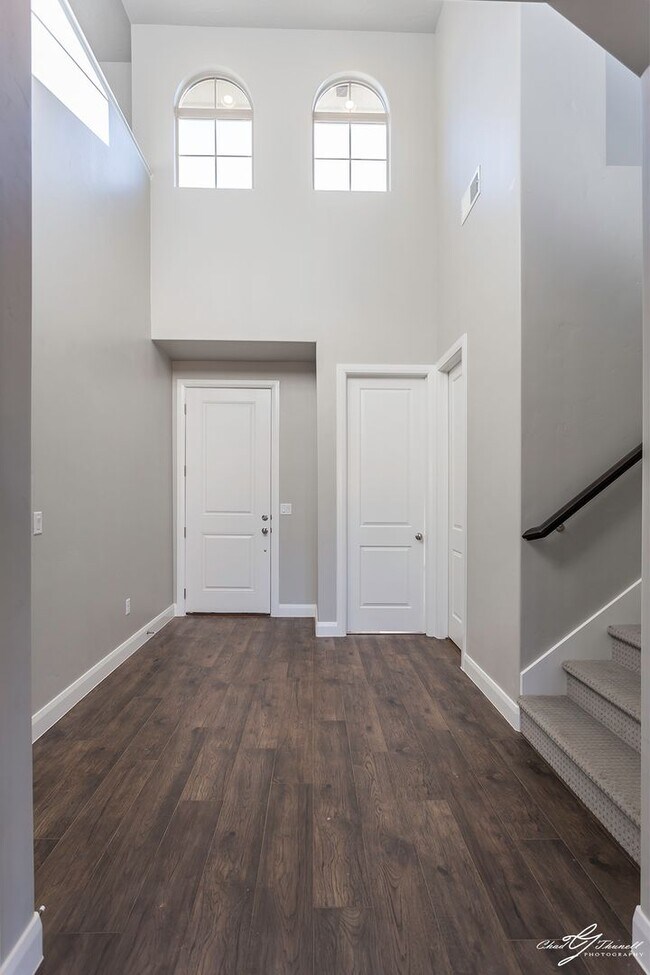 Building Photo - Home For Rent with Community Pool & Hot Tub