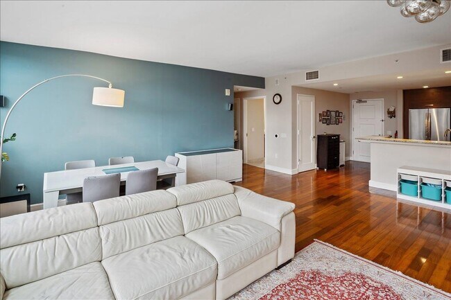Foto del edificio - 8100 River Rd