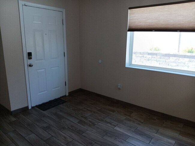 Foto del edificio - 3 Bedroom, 2 Bathroom Home! Schedule a Showing!
