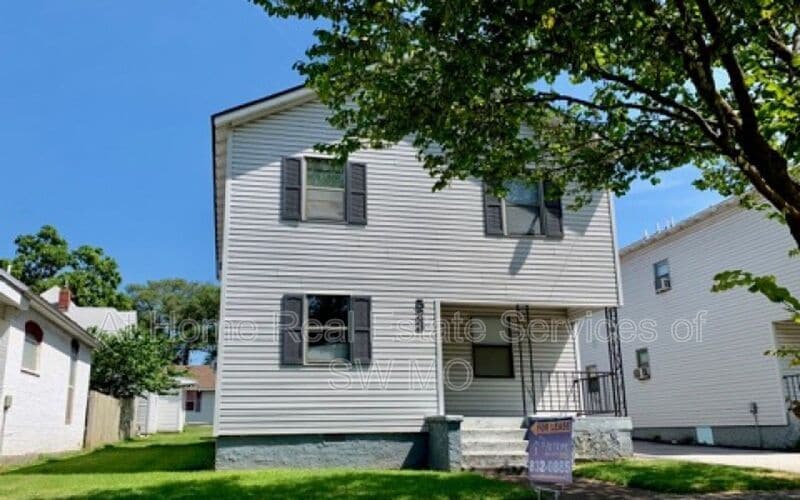 Primary Photo - 523 E Pacific St
