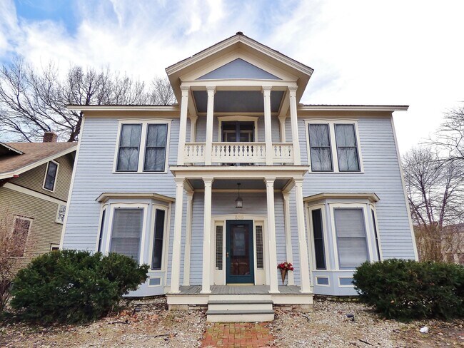 Building Photo - 529 Pierre St