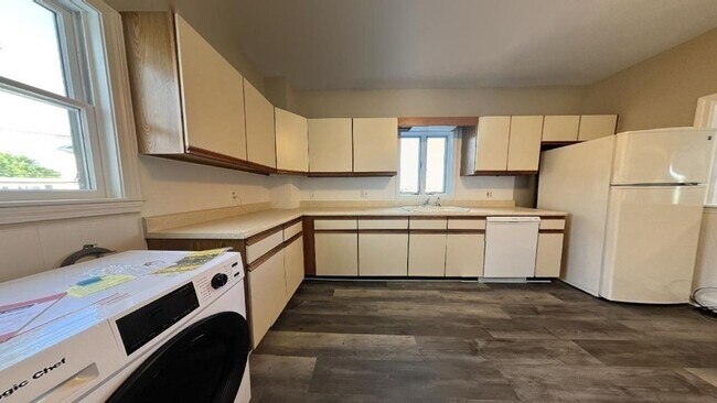 Building Photo - 92 Summer St