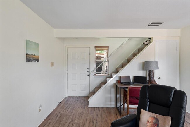 Foto del edificio - 101 Clearday Dr