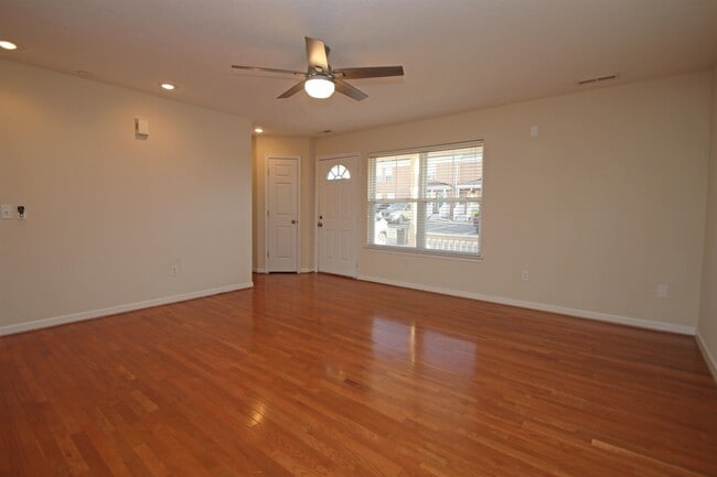 Building Photo - 1214 Old Richmond Circle