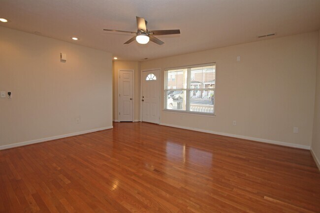 Foto del edificio - 1214 Old Richmond Circle