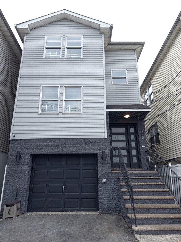Foto principal - 1005 Garfield Ave