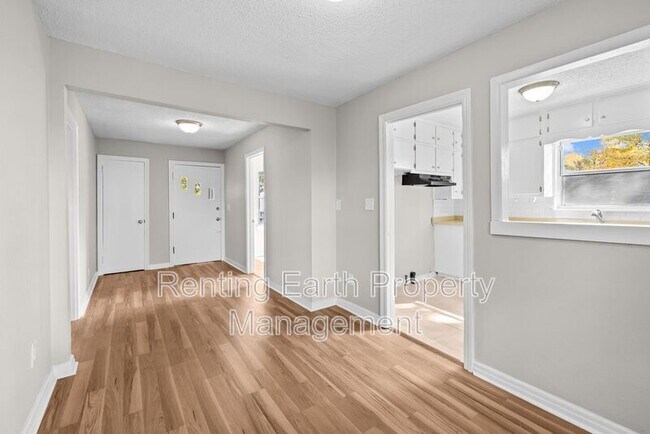 Foto del edificio - 7404 Paris Ave