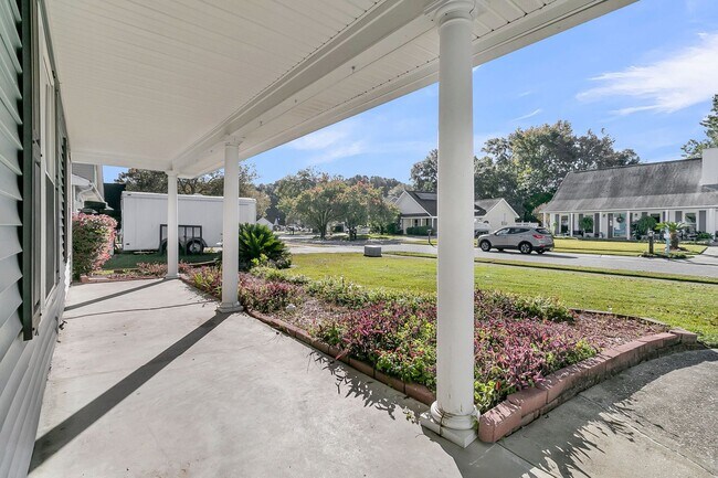 Foto del edificio - Completely Refreshed 3 Bedroom 2 Bathroom ...