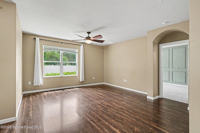 Foto del edificio - 2650 Falcon Ln