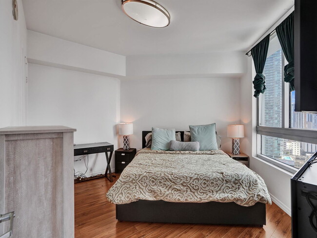 Building Photo - 350 S Miami Ave