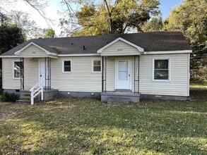 Building Photo - 204 Sunset Ct