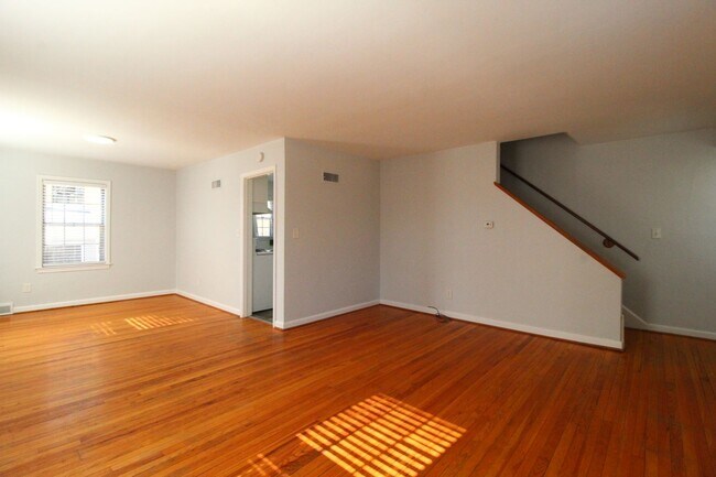 Foto del edificio - March FREE On This 2 Bedroom 2 Bath Duplex In The Waldo Area
