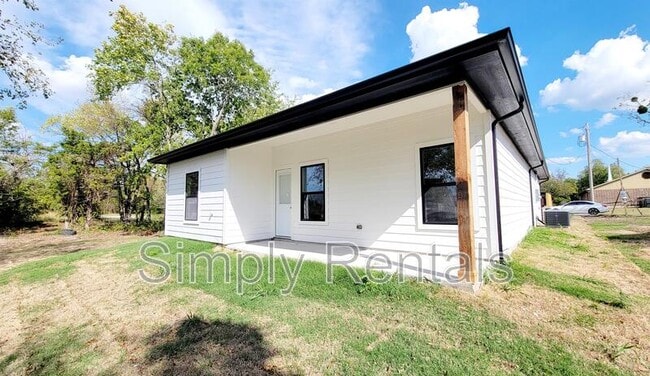 Building Photo - Gordon 3304