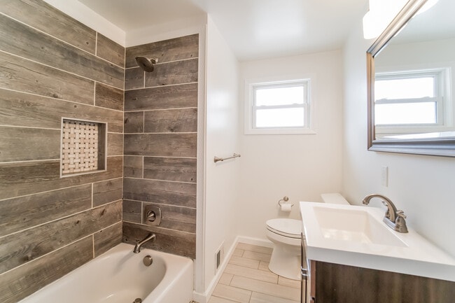 Building Photo - 4625 Bert Dr