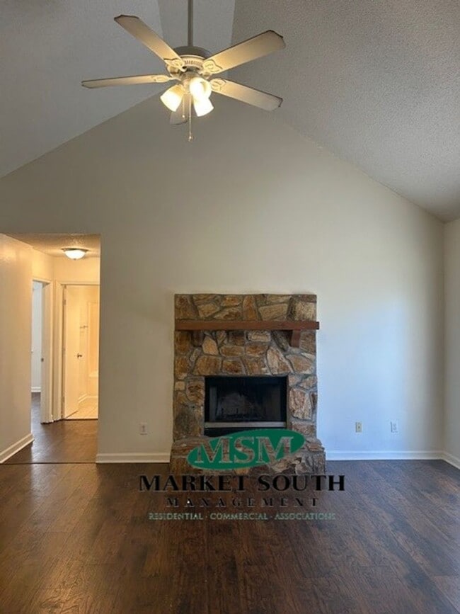 Building Photo - BRANDLEWOOD CUL-DE-SAC OFF GARRARD