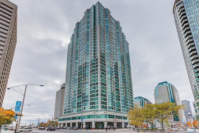 Photo du bâtiment - 10 Yonge St