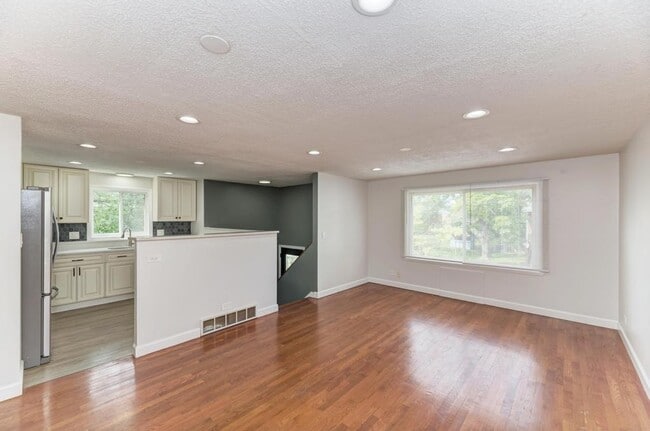 Building Photo - 1549 Revere Cir