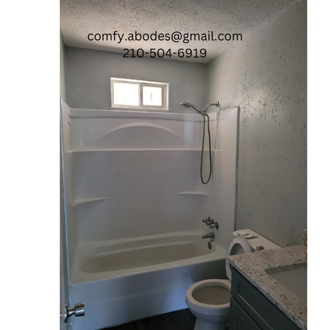Foto del edificio - 5478 Justo Ln