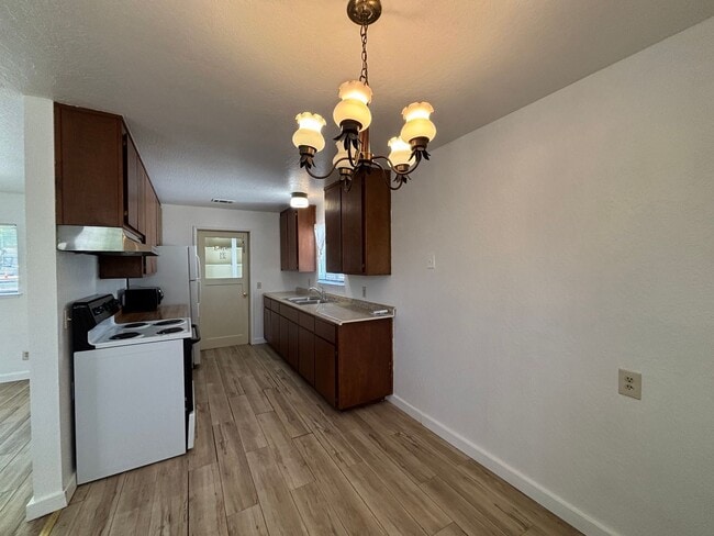 Building Photo - 1455 Alamo Dr