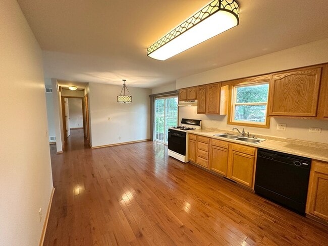 Building Photo - 7103 Hiawatha Dr