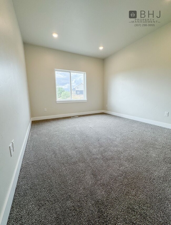 Foto del edificio - BRAND NEW! 2 BED/ 2BATH Dog Friendly Twin ...