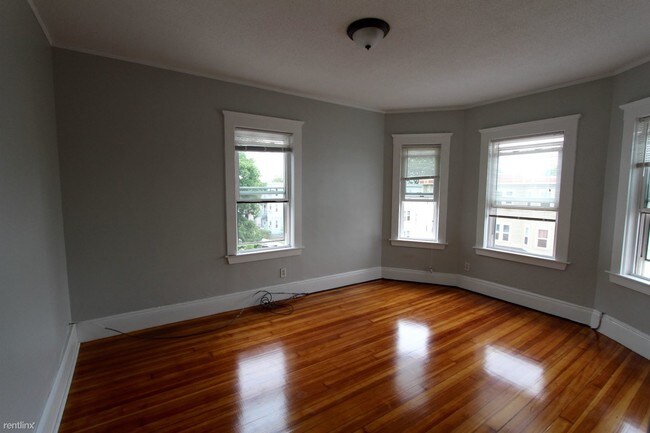 Building Photo - 137 Pleasant St