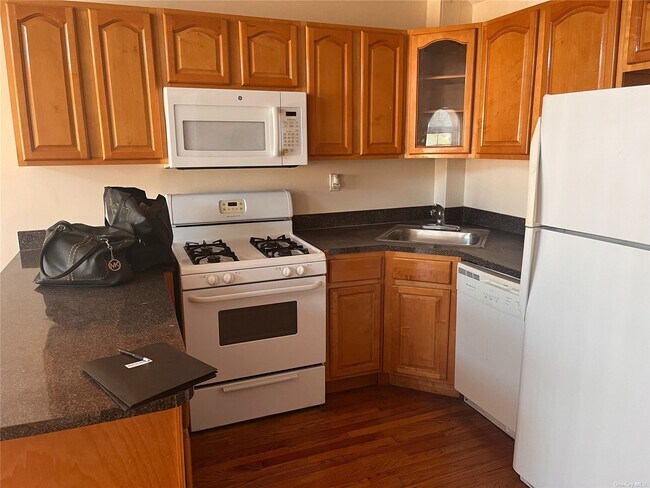 Foto del edificio - 94-84 218th St