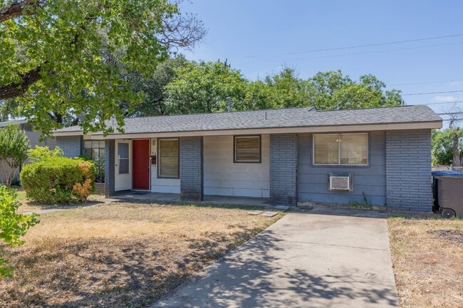 Building Photo - 214 Antrim Dr