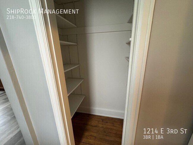 Foto del edificio - 1214 E 3rd St