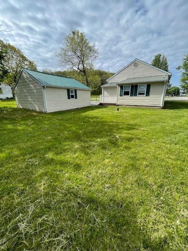 Building Photo - Cozy 3 Bedroom 1 Bath