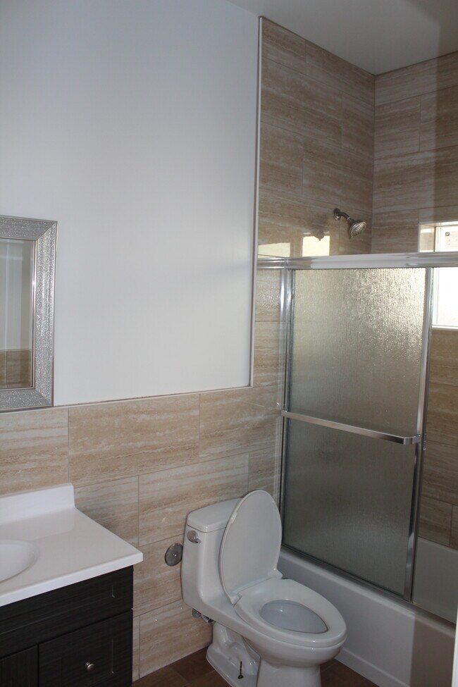 Foto del edificio - 14308 Osborne St