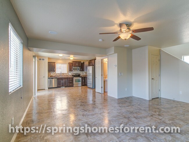 Building Photo - Great Location in Springs Ranch