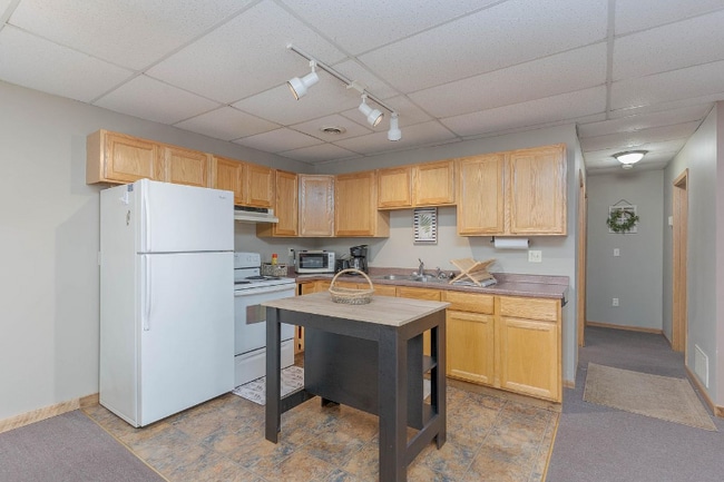 Building Photo - 8051 Hemlock Ln