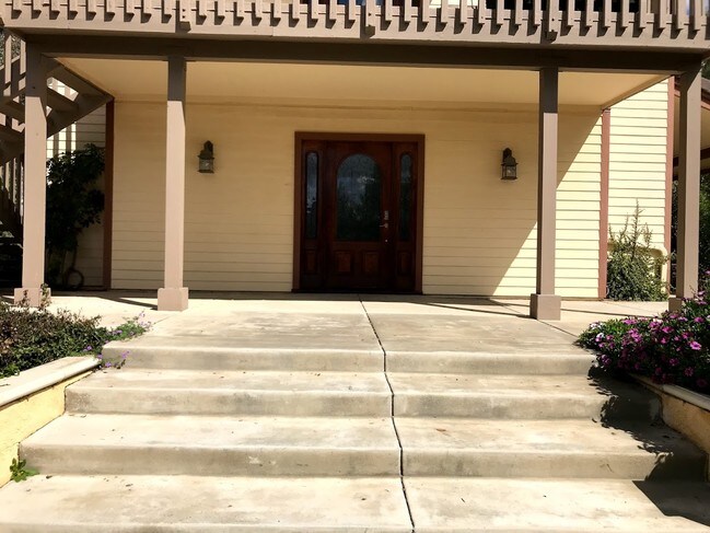 Foto del edificio - 12160 Lilac Knolls Rd