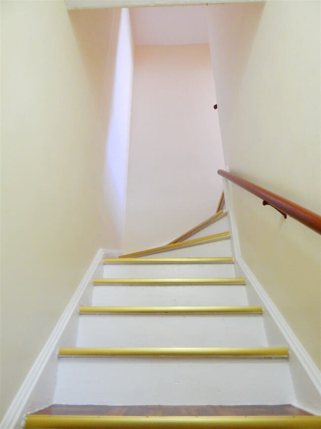 Building Photo - 228 Hutton St