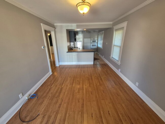 Building Photo - 23 Ash St