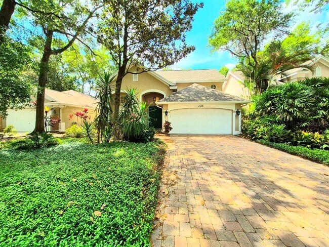Foto del edificio - 2214 Green Oaks Ln