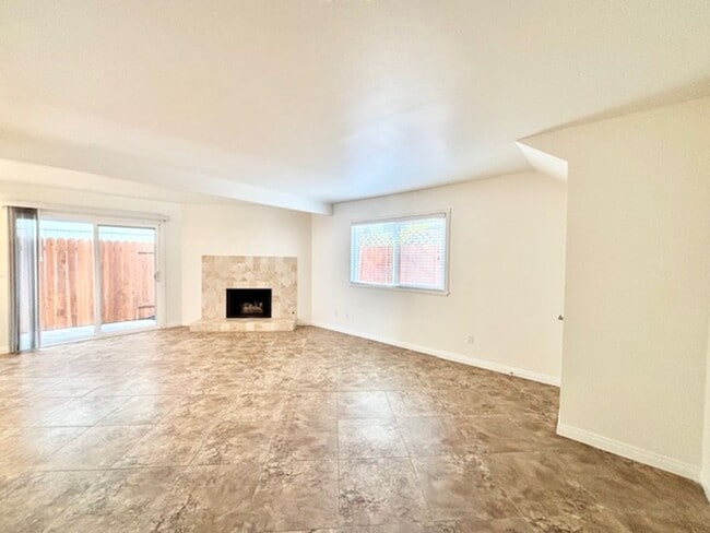 Building Photo - Oxnard | Silver Strand | 1 bed + 1 bath | ...